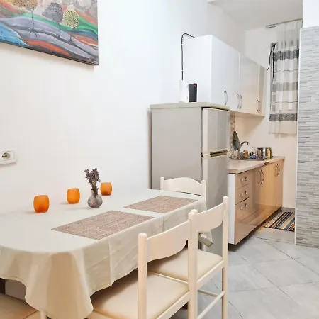 Your Far Away From Home! Appartement Tirana